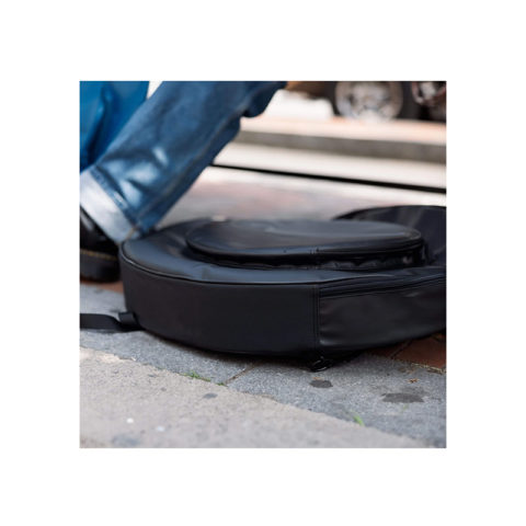 ZXCB00422_Z-GIG-22-CYMBAL-BAG-BLK_Angle-Lifestyle-1_1500x