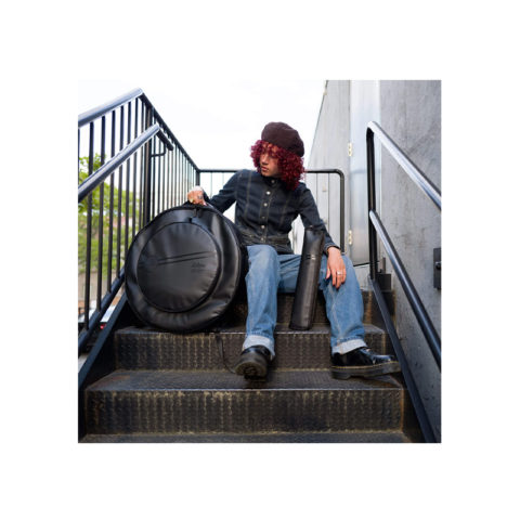 ZXCB00422_Z-GIG-22-CYMBAL-BAG-BLK_Angle-Lifestyle-2_1500x
