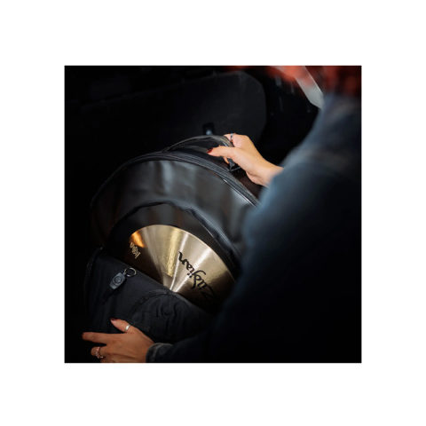 ZXCB00422_Z-GIG-22-CYMBAL-BAG-BLK_Angle-Lifestyle-4_1500x