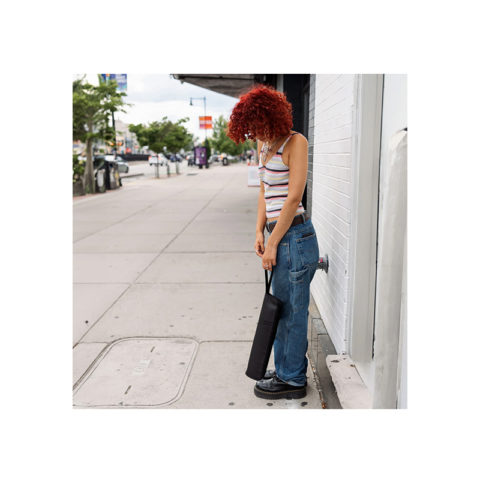 ZXSB00401_Z-GIG-MINI-STICK-BAG-BLK_Lifestyle-3_1500x
